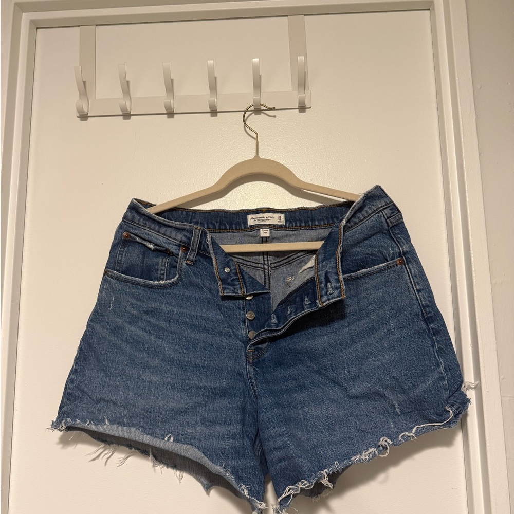 Abercrombie & Fitch Curve Love 90’s Low Rise Baggy Denim Shorts